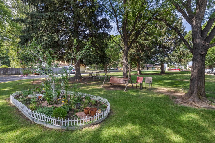 Mountain View Plaza Image 20