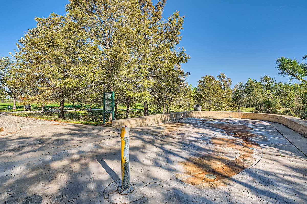 Lockwood on Buffalo Bayou Image 38